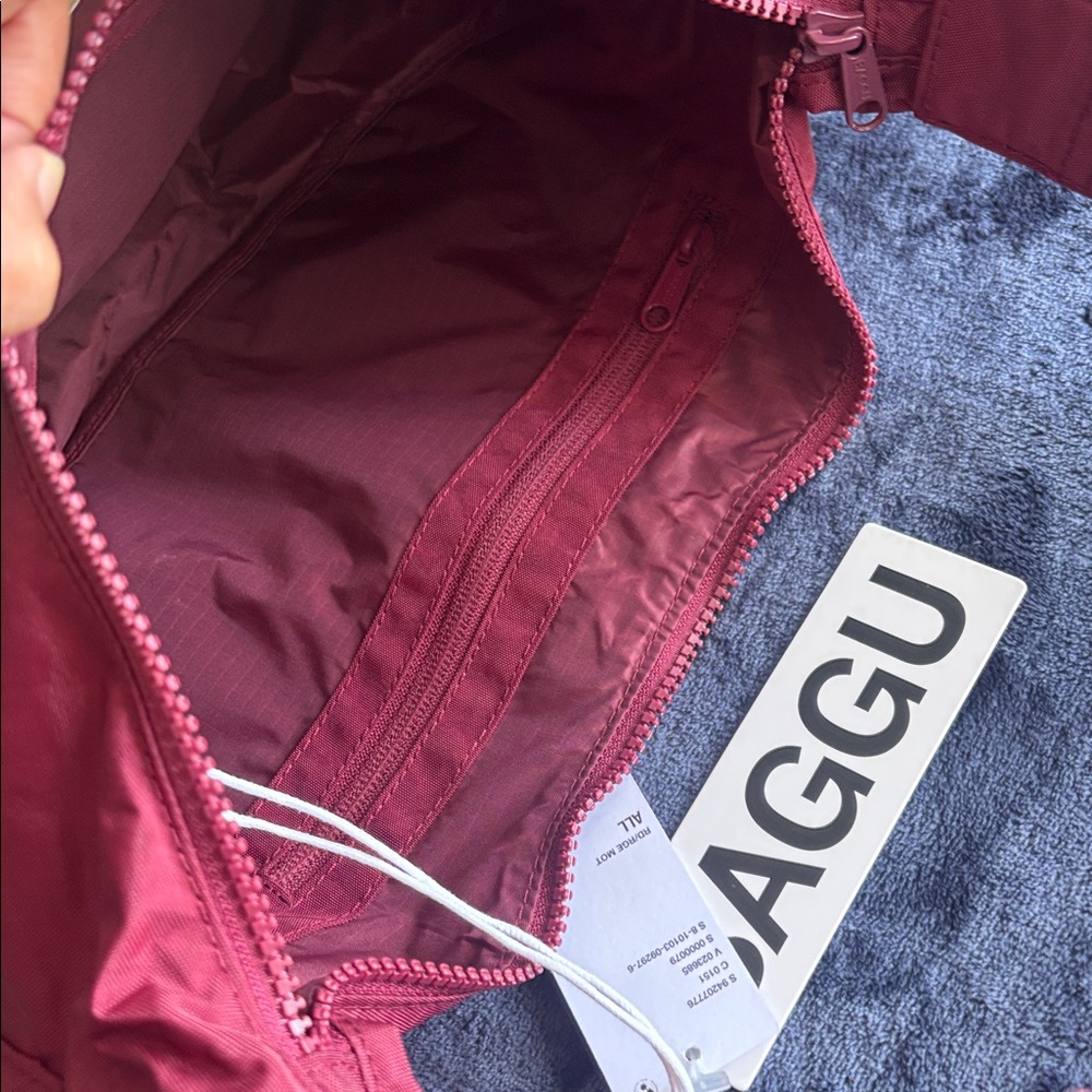 BAGGU UO Exclusive Medium Crescent Bag - Oxblood - Picture 4 of 6